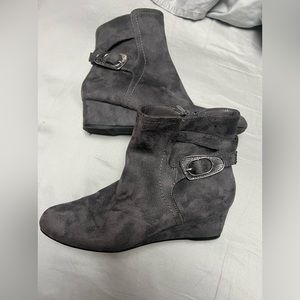 Sz 6 leather upper booties